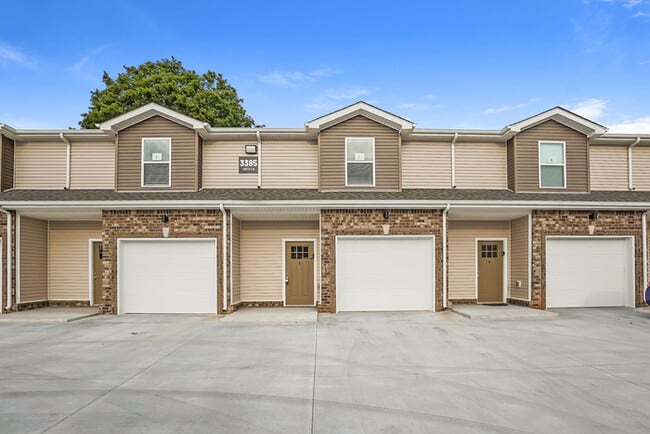 Building Photo - 3385 Polly Dr
