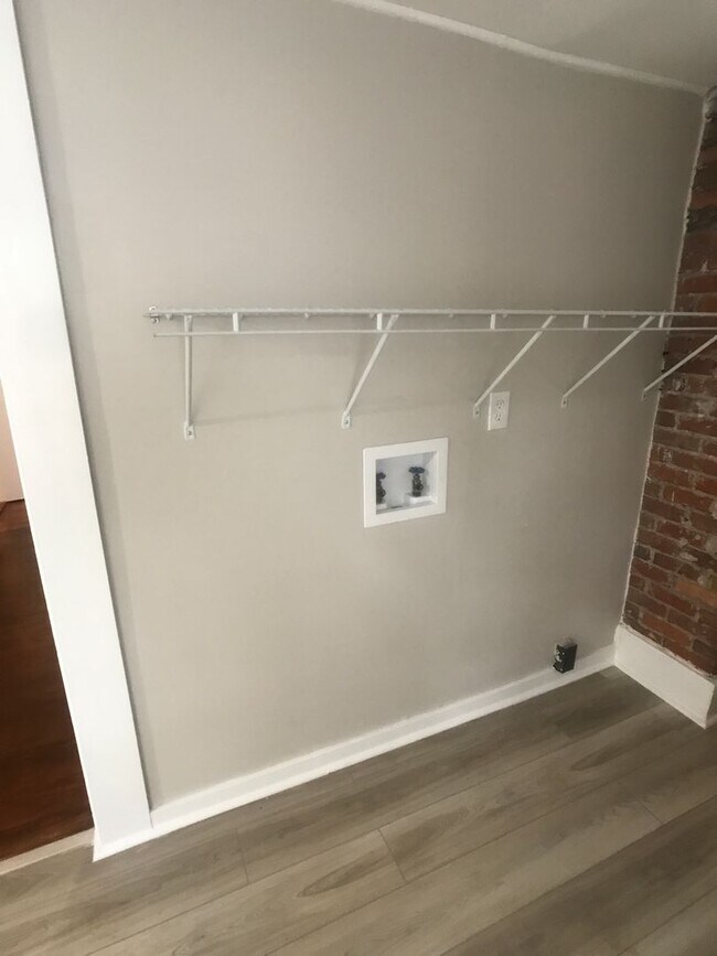 Foto del edificio - Updated Three Bedroom Home Near Daffin Park