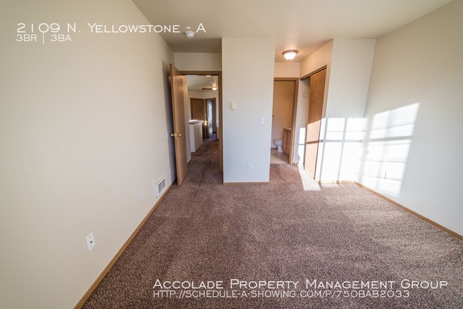 Building Photo - Creekside Circle Townhome For Rent