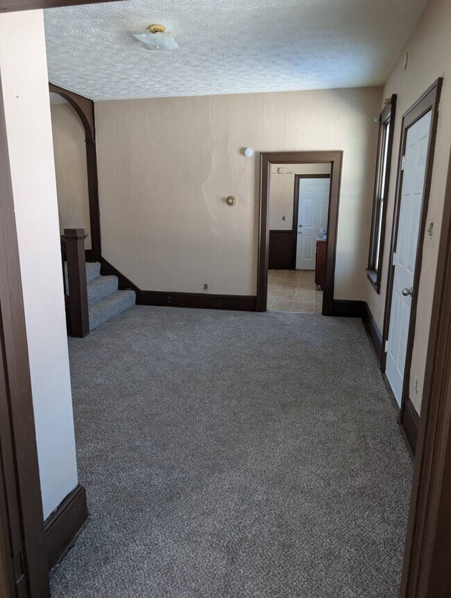 Foto del edificio - 210 E Cambridge St