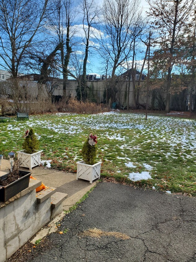 100' deep backyard - 71 2nd Ave