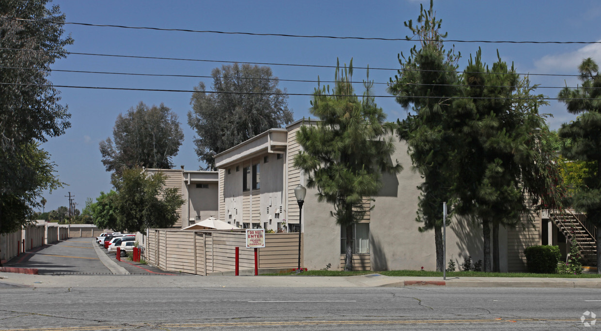 Foto del edificio - Azusa Apartments