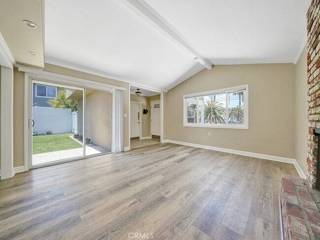 Building Photo - 34801 Calle Del Sol