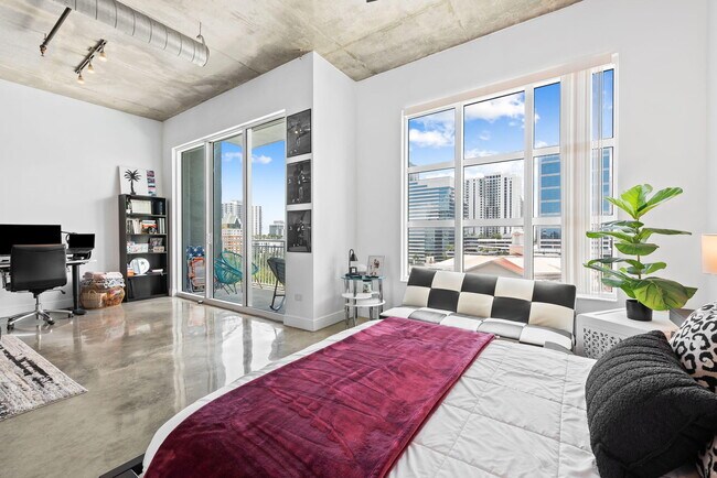 Foto del edificio - 313 NE 2nd St