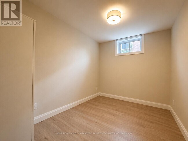 Building Photo - 15B Aurora Heights Dr