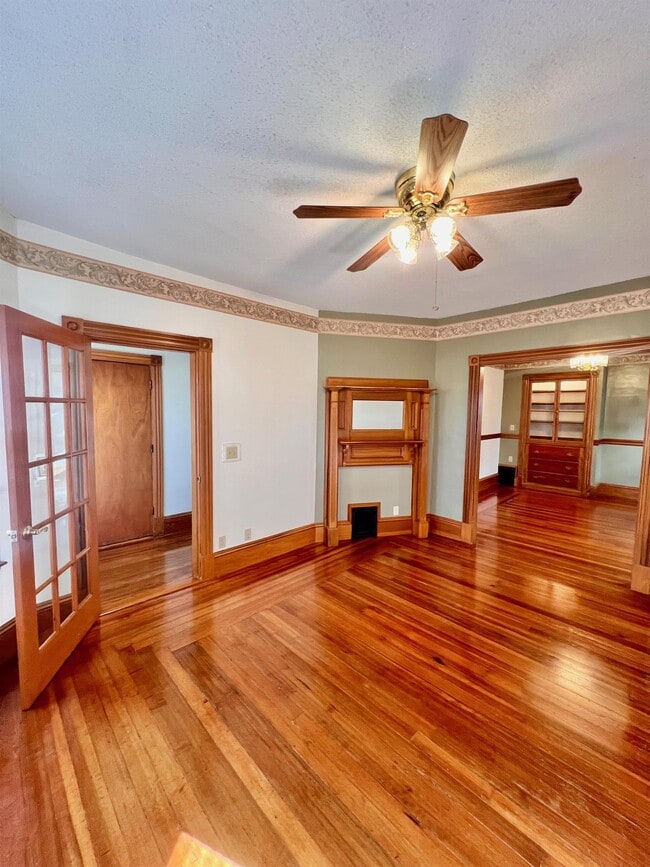 Building Photo - 22 Temple St