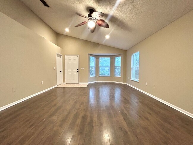 Foto del edificio - 3 Bedroom Home for rent in Apopka