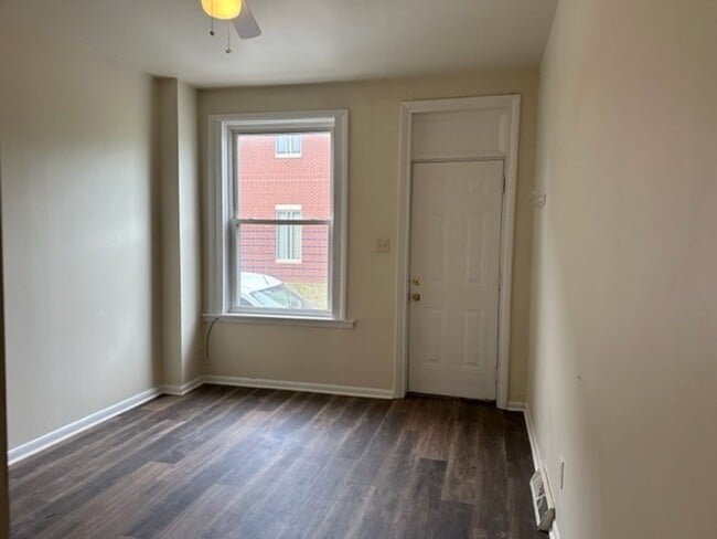 Building Photo - Single Family 2 Bedroom 1 Bathroom Home Fo...