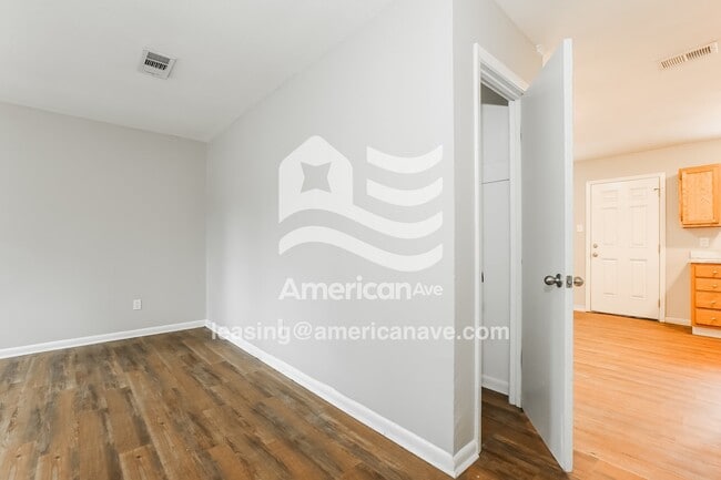 Foto del edificio - 3520 Pinewood Loop