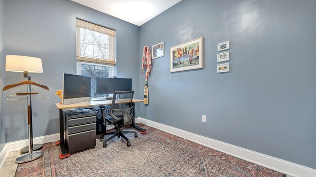 Building Photo - 1347 Parkwood Pl NW