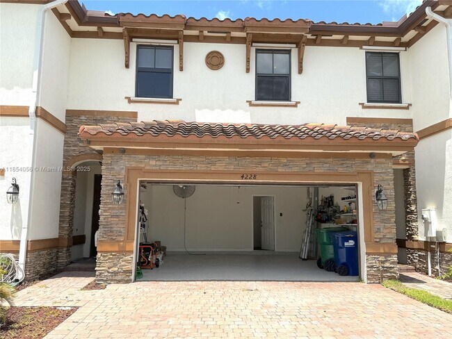 Foto del edificio - 4228 SW 166th Ct