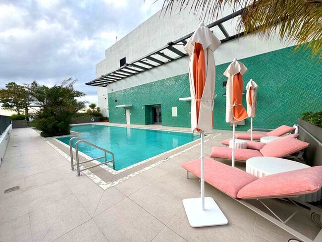 Building Photo - 11 NE 6th St