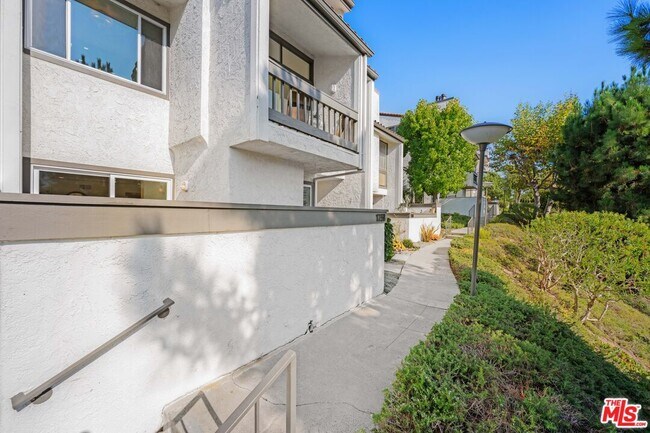 Foto del edificio - 1758 Palisades Dr