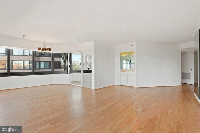 Building Photo - 1200 Crystal Dr