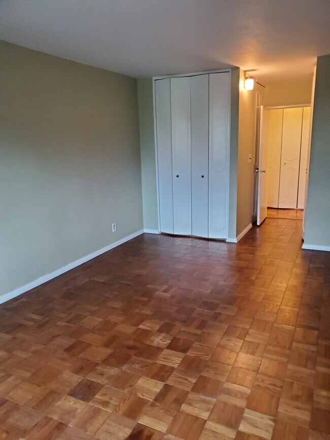 Foto del edificio - 2100 Linwood Ave