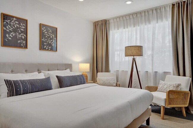 Building Photo - 851 N Surf Rd