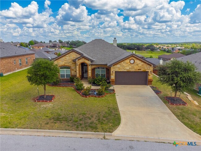 Foto del edificio - 2033 Catkins Ln