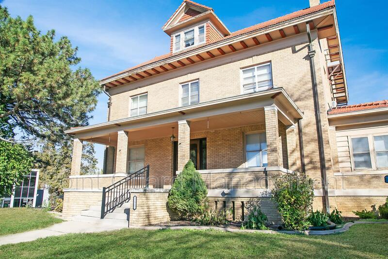 101 S 38th Ave, Omaha, NE 68131 Condo for Rent in Omaha, NE