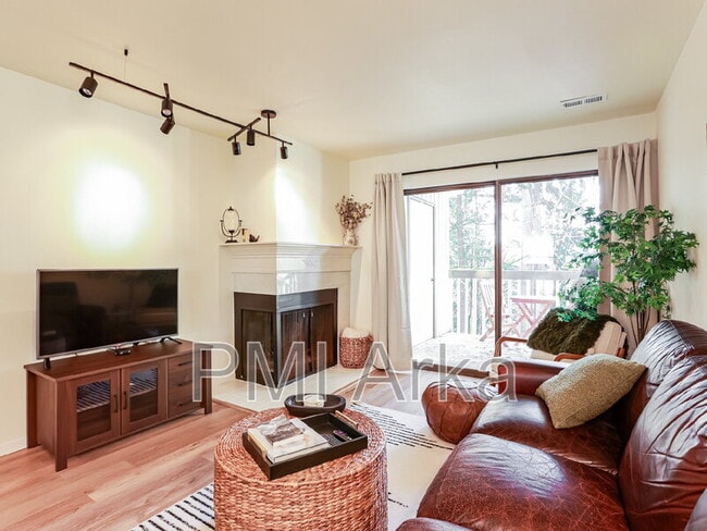 Foto del edificio - 10819 NE 37th Pl