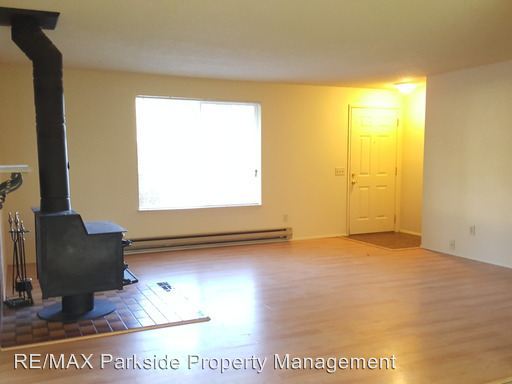Building Photo - 1640 Foxfire Dr SE