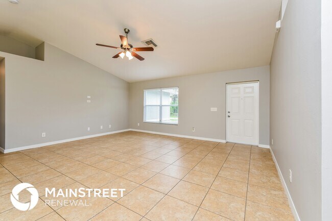 Building Photo - 802 W 11th St