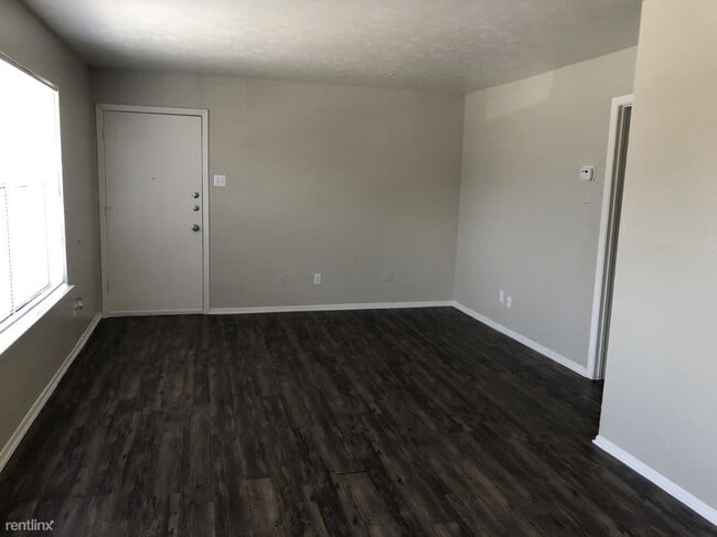 Building Photo - 3 br, 1.5 bath Condo - 5501 Adams Dr Flat ...