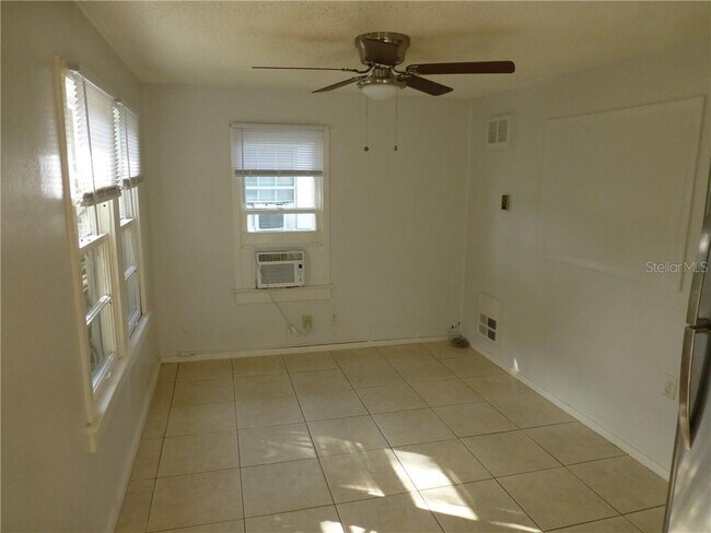 Foto del edificio - 806 8th Ave NW