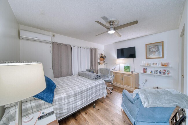 Foto del edificio - 10000 SW 147th Ct
