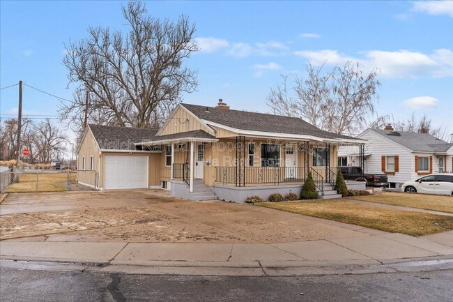 Building Photo - 153 Country Club Dr