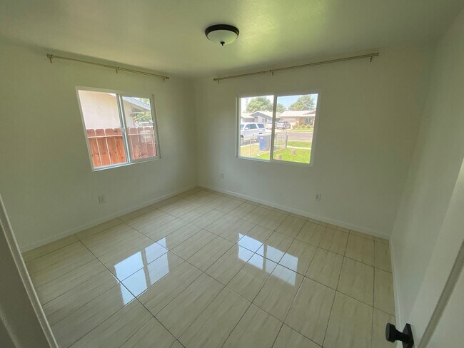 Foto del edificio - Cozy Home for rent in Tulare
