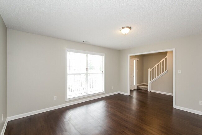 Building Photo - 717 White Dove Dr