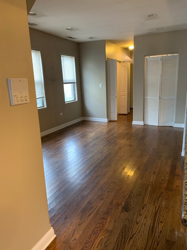 Building Photo - 3444 W Schubert Ave