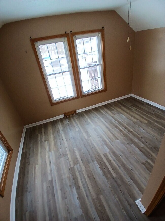 Building Photo - 214 Goodrich St