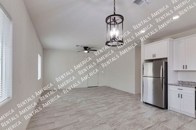 Building Photo - 3727 N Stone Ave