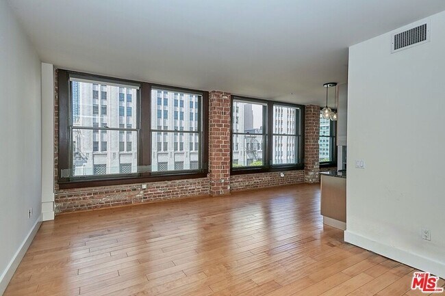 Foto del edificio - 460 S Spring St