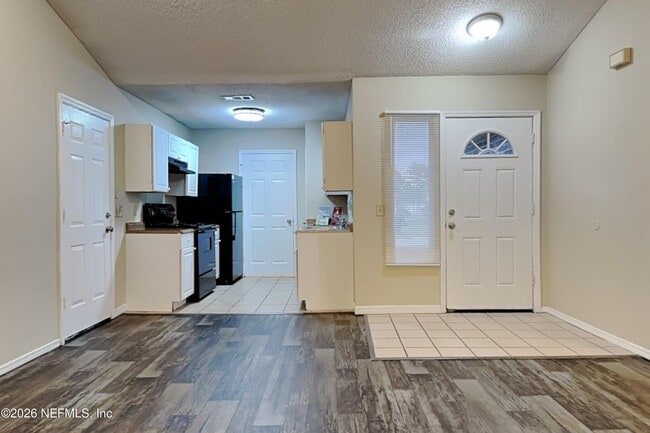 Building Photo - 11332 Island Shore Dr W