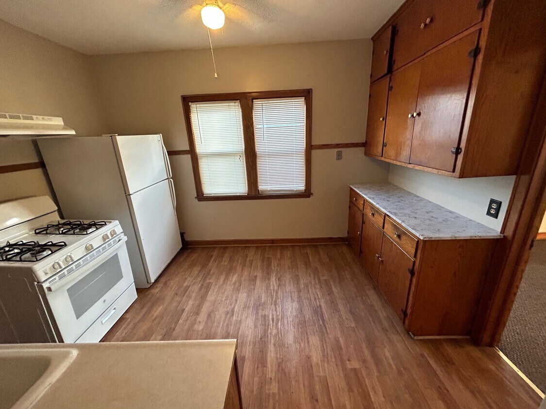 2058 South 13th Street Unit upper, Milwaukee, WI 53204 Room for Rent