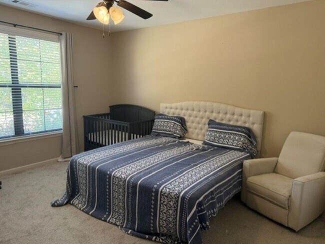 Foto del edificio - 3522 Golden Valley Ln