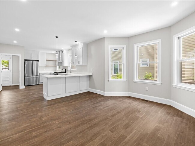 Open Concept living/dining room - 23 Fairfield St
