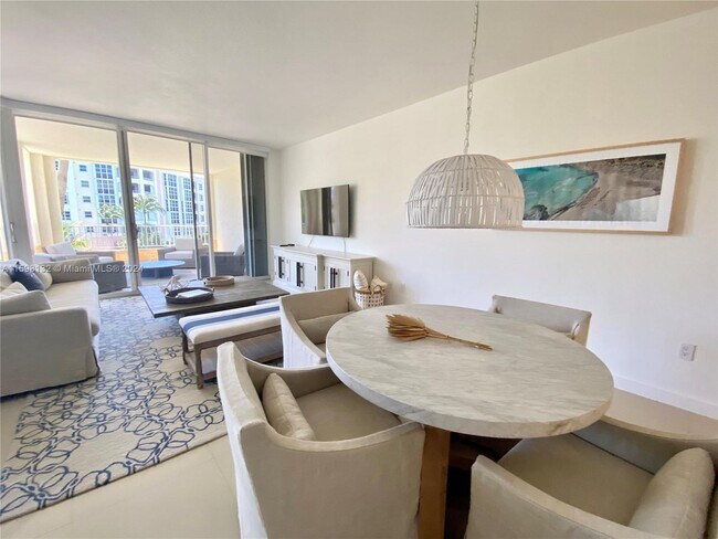 Foto del edificio - 705 Crandon Blvd