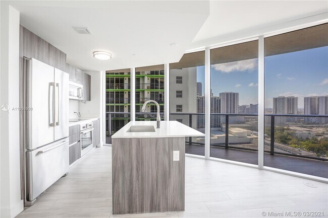 Foto del edificio - 488 NE 18th St