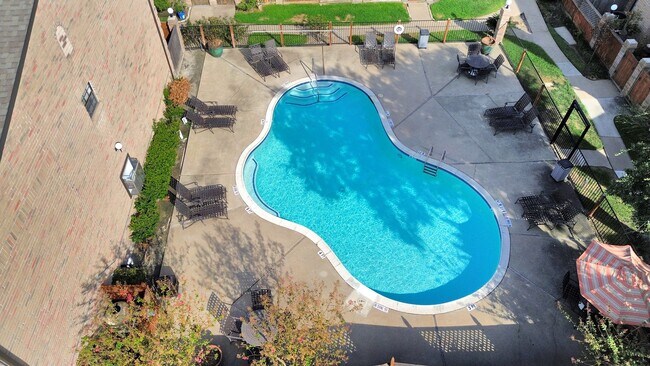 Foto del edificio - 9800 Pagewood Ln