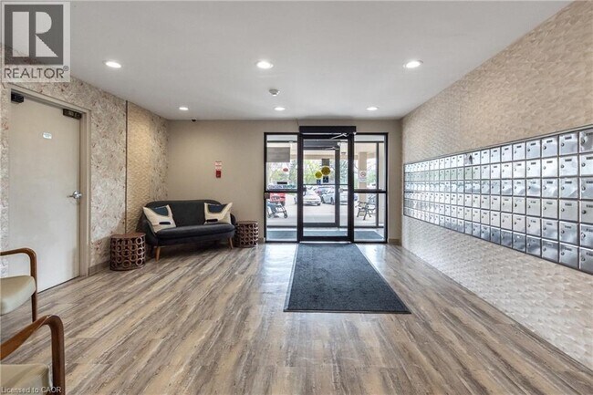 Photo du bâtiment - 200 Jamieson Pkwy