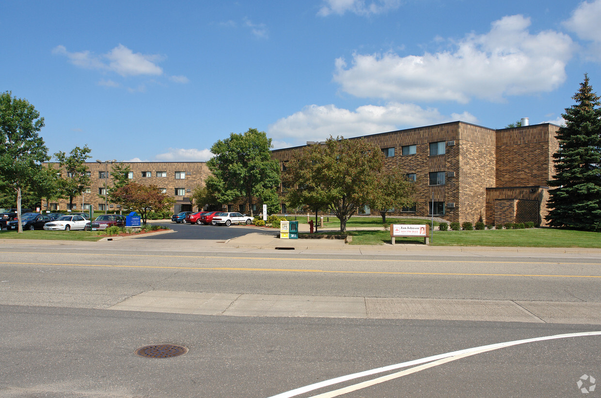 Building Photo - East Shore Place