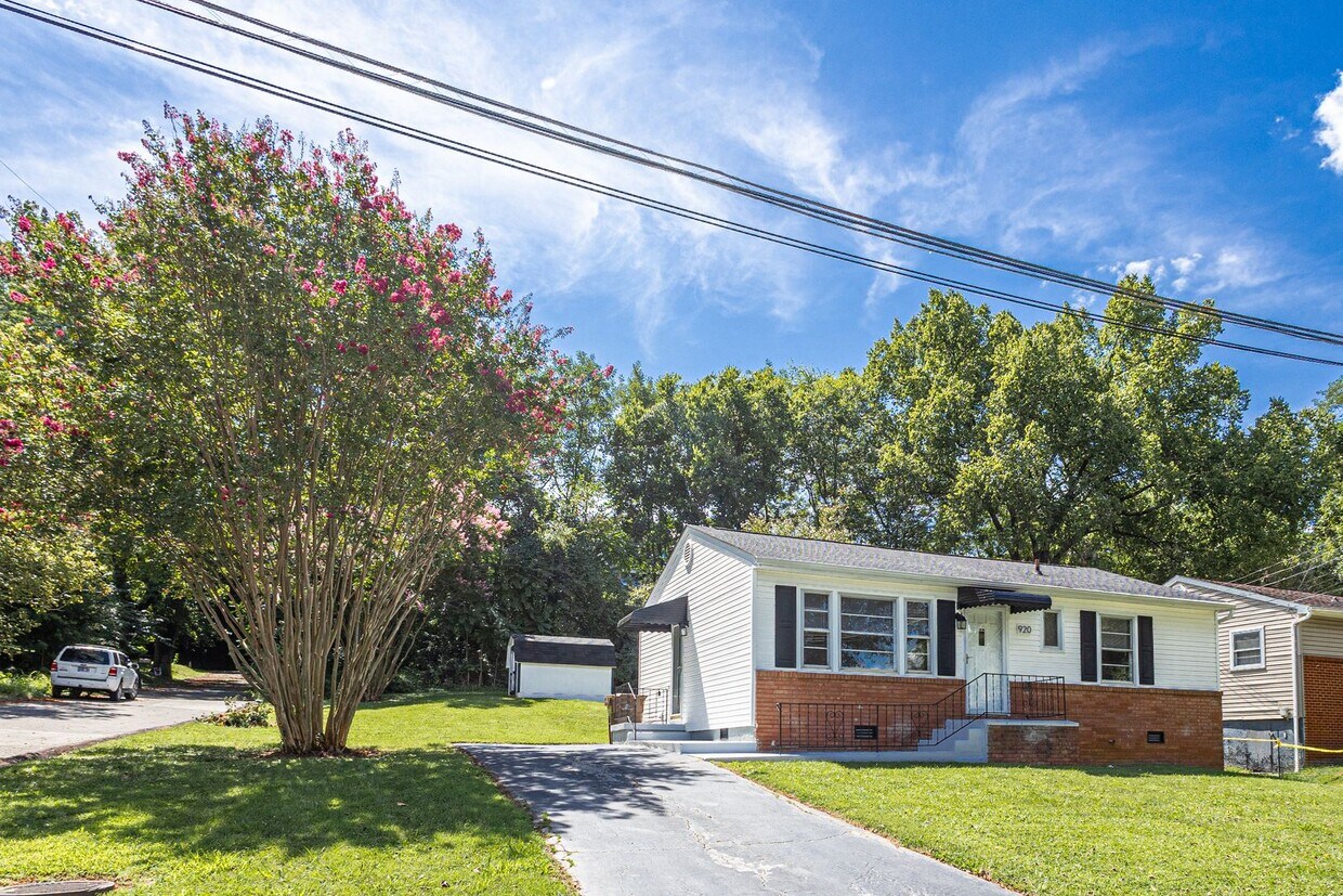 Charming 2-Bed, 1-Bath House in Prime Sout... - Charming 2-Bed, 1-Bath House in Prime Sout...