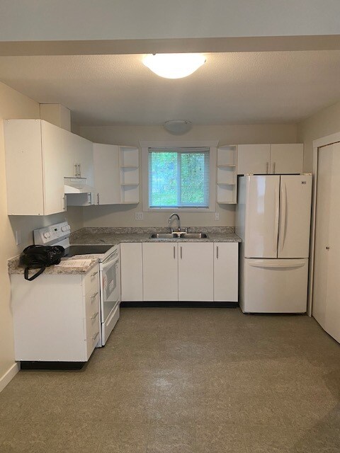 Primary Photo - 1535 Dingwall Rd