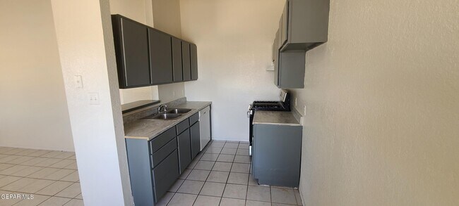 Foto del edificio - 6241 Impala Ave