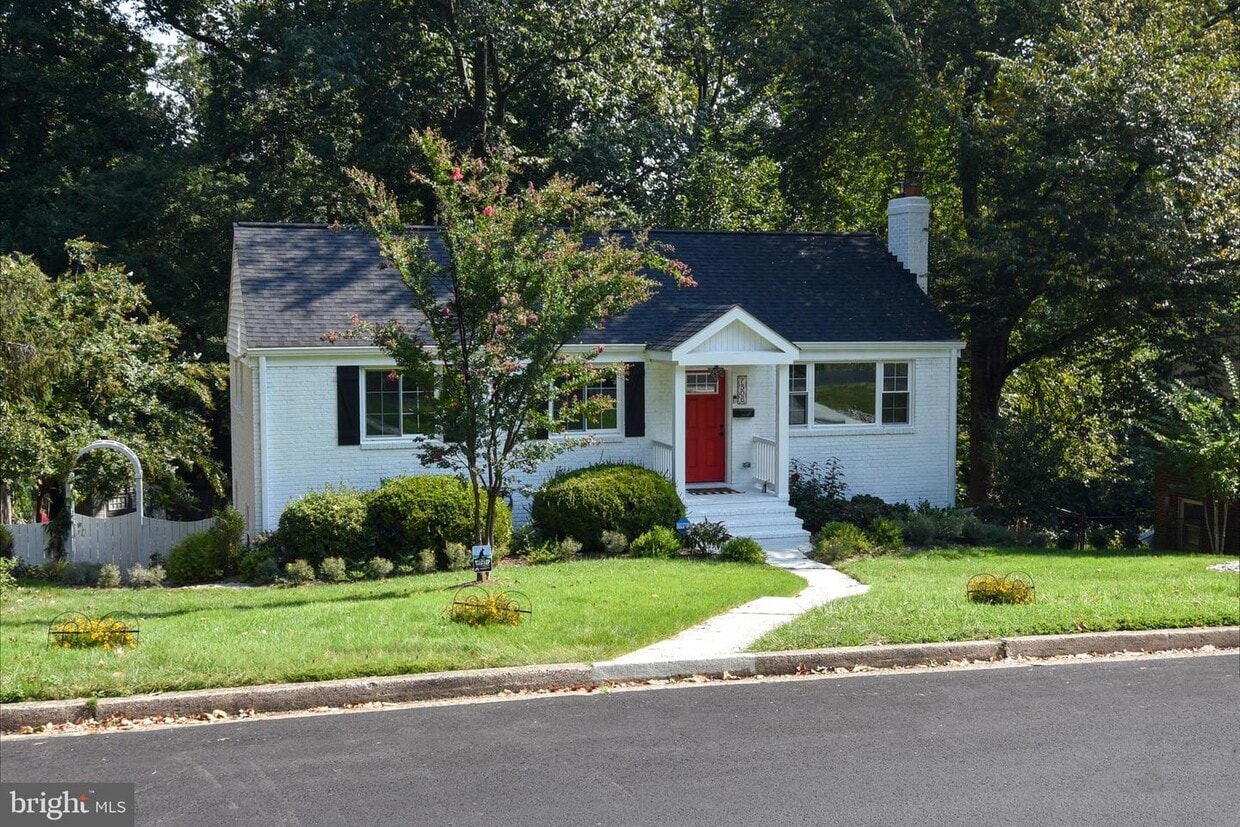 Primary Photo - 7306 Woodley Pl