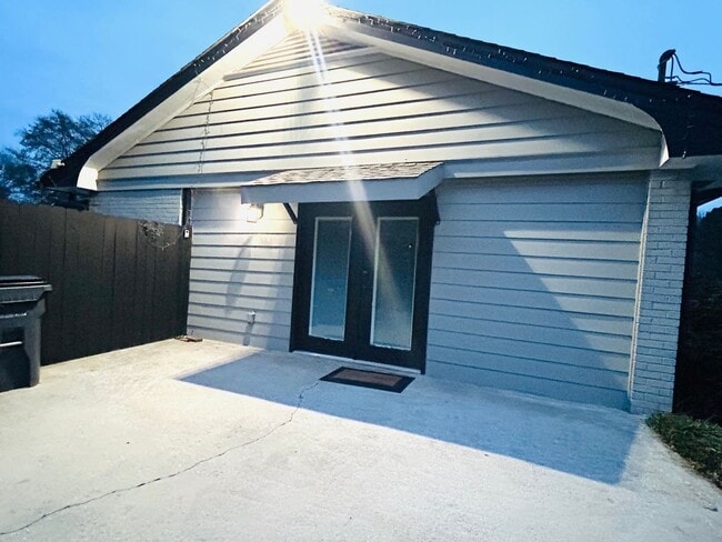 Building Photo - 2664 Abington Dr SW