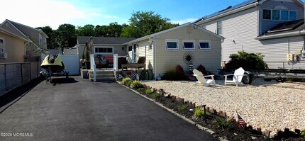 Building Photo - 4 Cedar Crest Dr